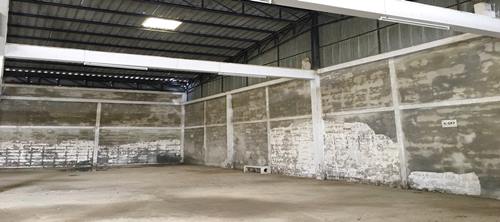 รถหกล้อถอยเข้า ตัวโกดังได้ พร้อมพื้นที่ จอดรถด้านนอก 6-8 คัน ประหยัด เวลาและค่าเดินทางให้ทั้งคุณ พนักงานและลูกค้า กับโกดังให้เช่า 600 ตารางเมตร เพชรเกษม ซอย 1 นครปฐม - KK2966R